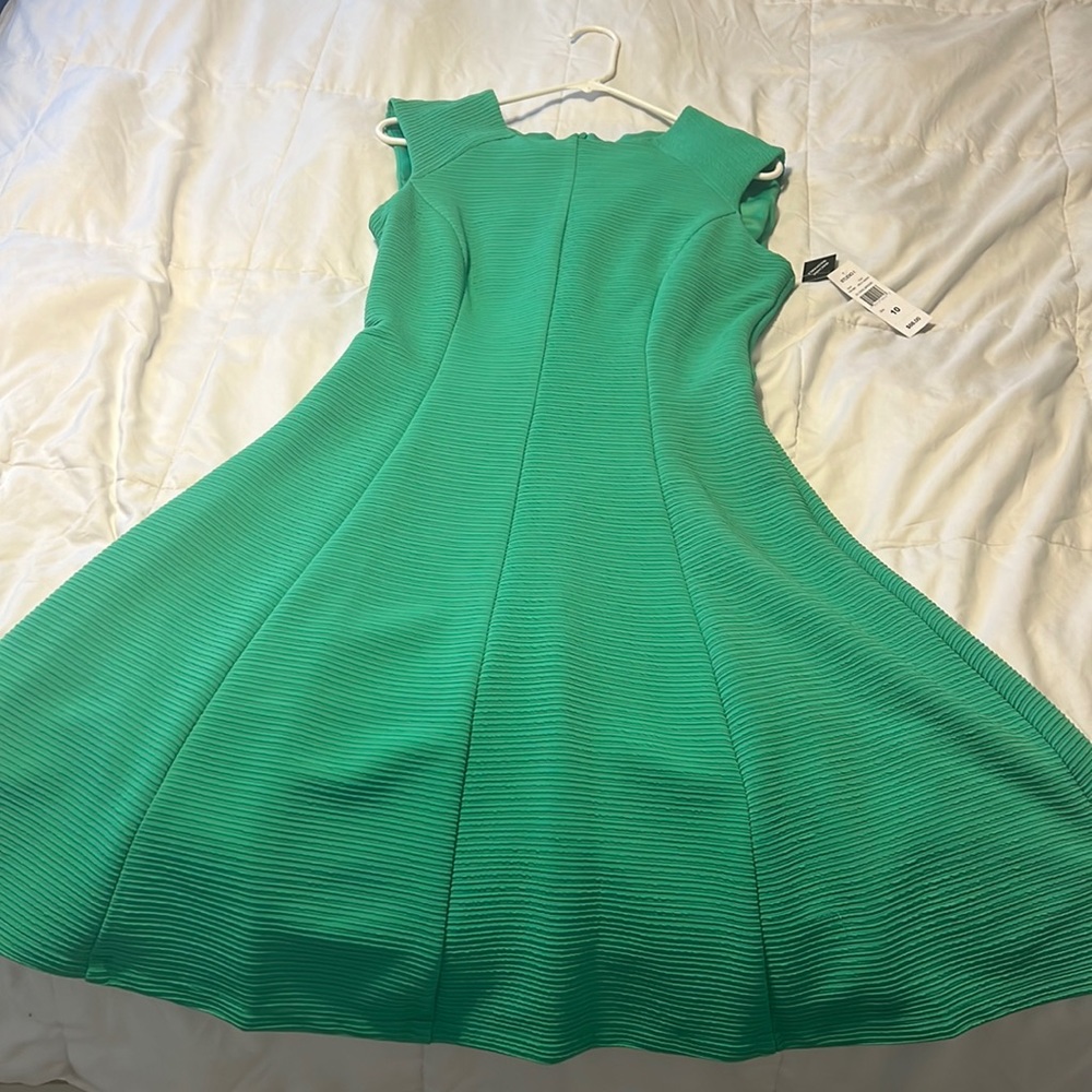 SANDRA DARREN. SIZE 10. COLOR: KELLY GREEN